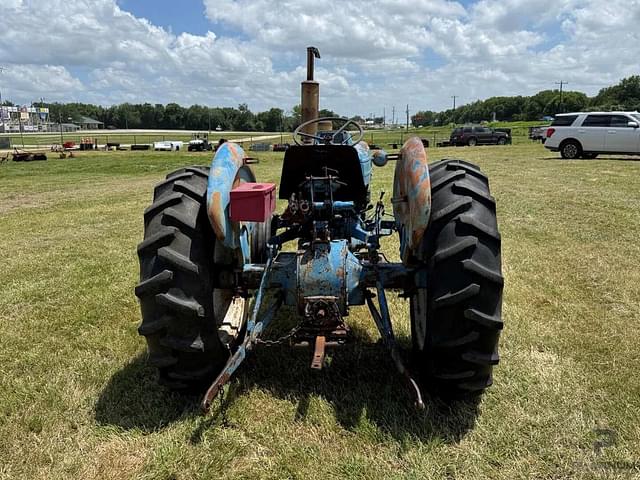 Image of Ford 2000 equipment image 1