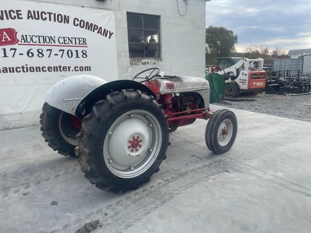 Image of Ford 8N equipment image 1