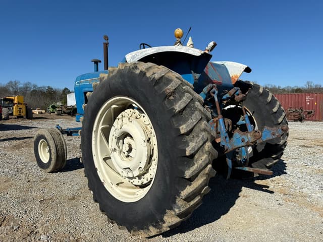 Image of Ford 8000 equipment image 2