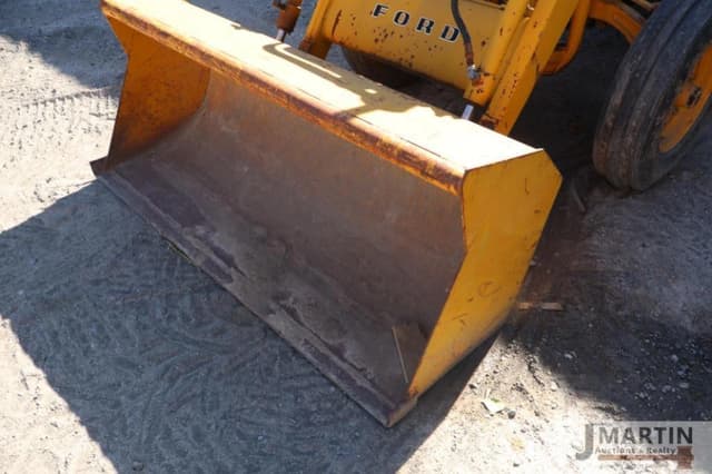 Image of Ford 335 equipment image 4