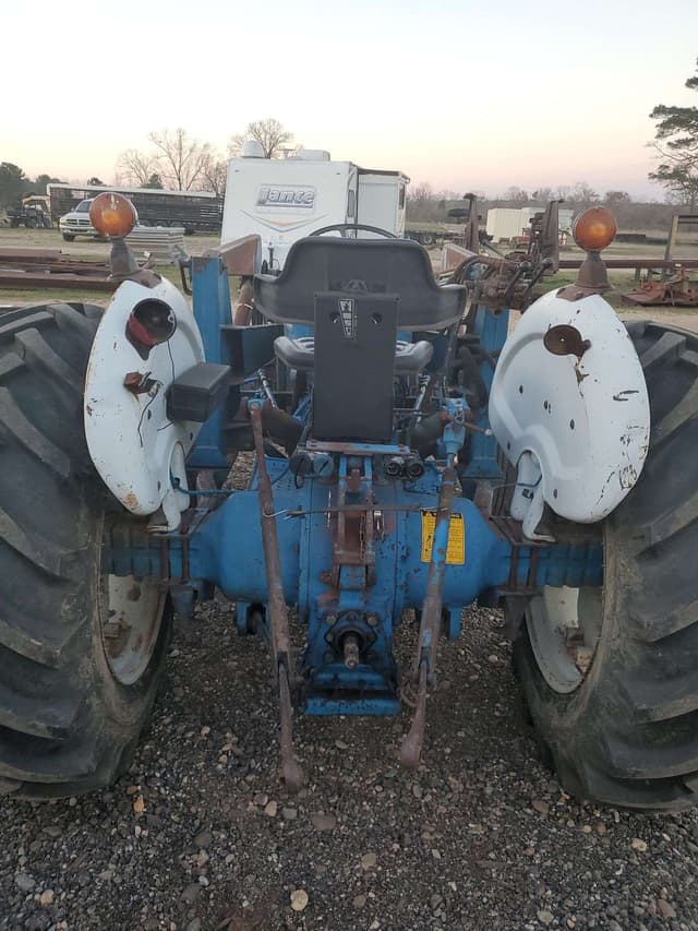 Image of Ford 3910 equipment image 2