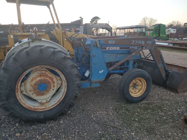 Image of Ford 3910 equipment image 3
