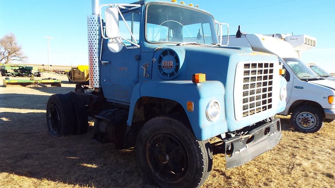 Image of Ford F-9000 Image 1