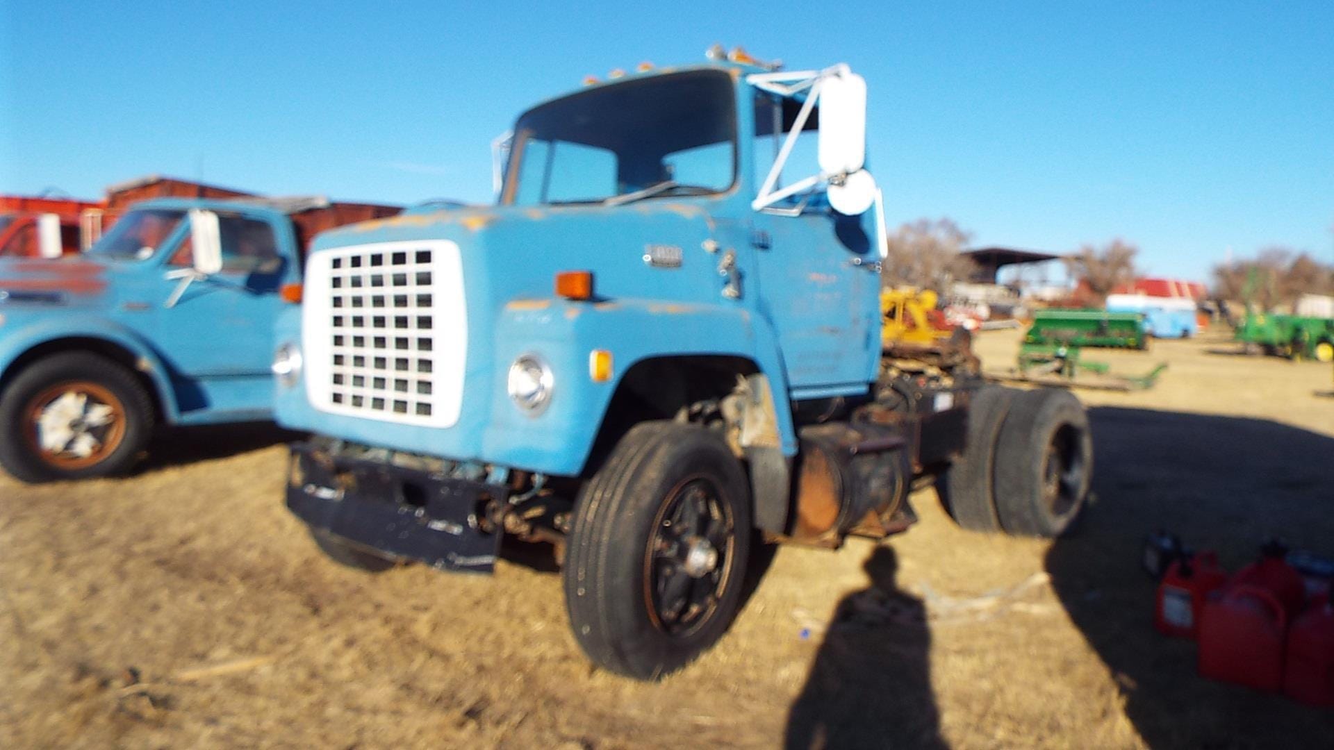 Ford F-9000 Equipment Image0