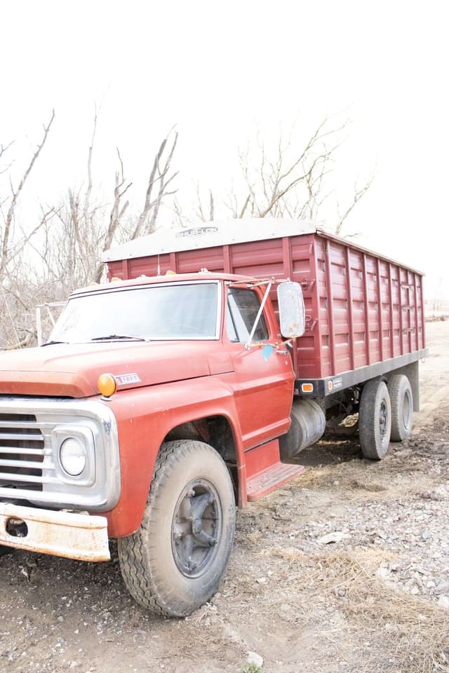 Image of Ford F-700 equipment image 3