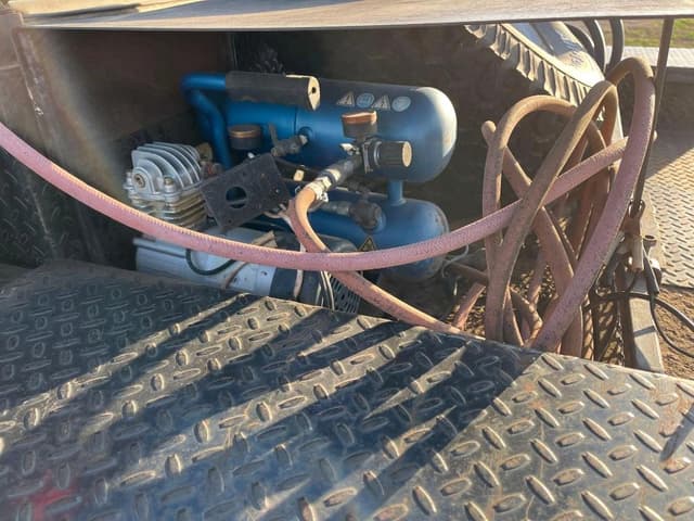 Image of Ford F-250 equipment image 4