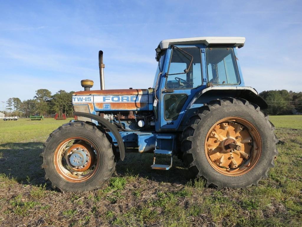 Ford TW-15 Equipment Image0