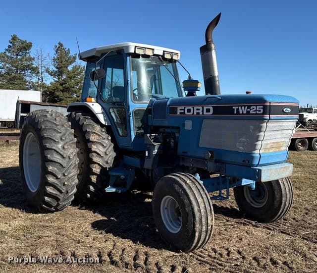 Image of Ford TW-25 equipment image 2