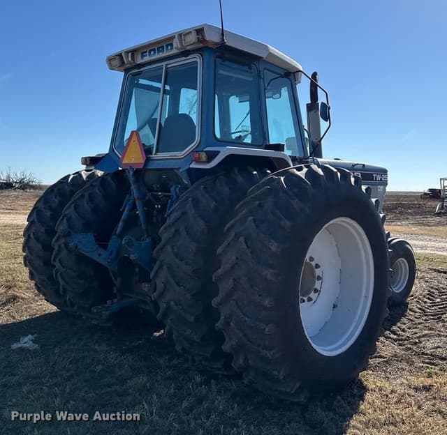 Image of Ford TW-25 equipment image 4