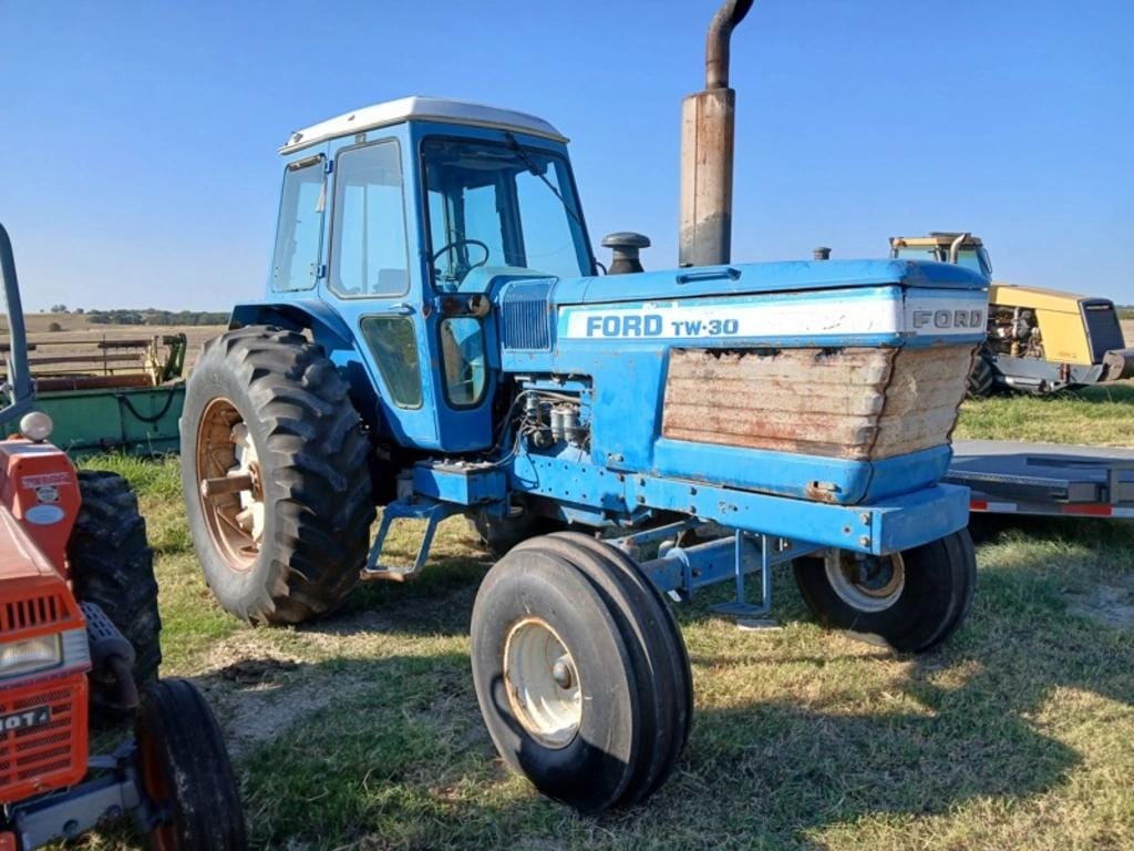 Ford TW-30 Equipment Image0