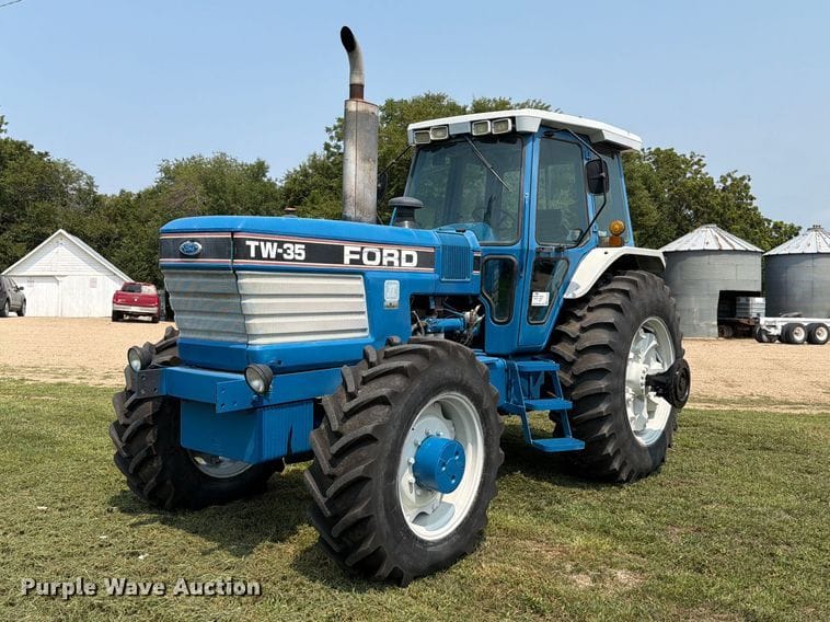 Ford TW-35 Equipment Image0