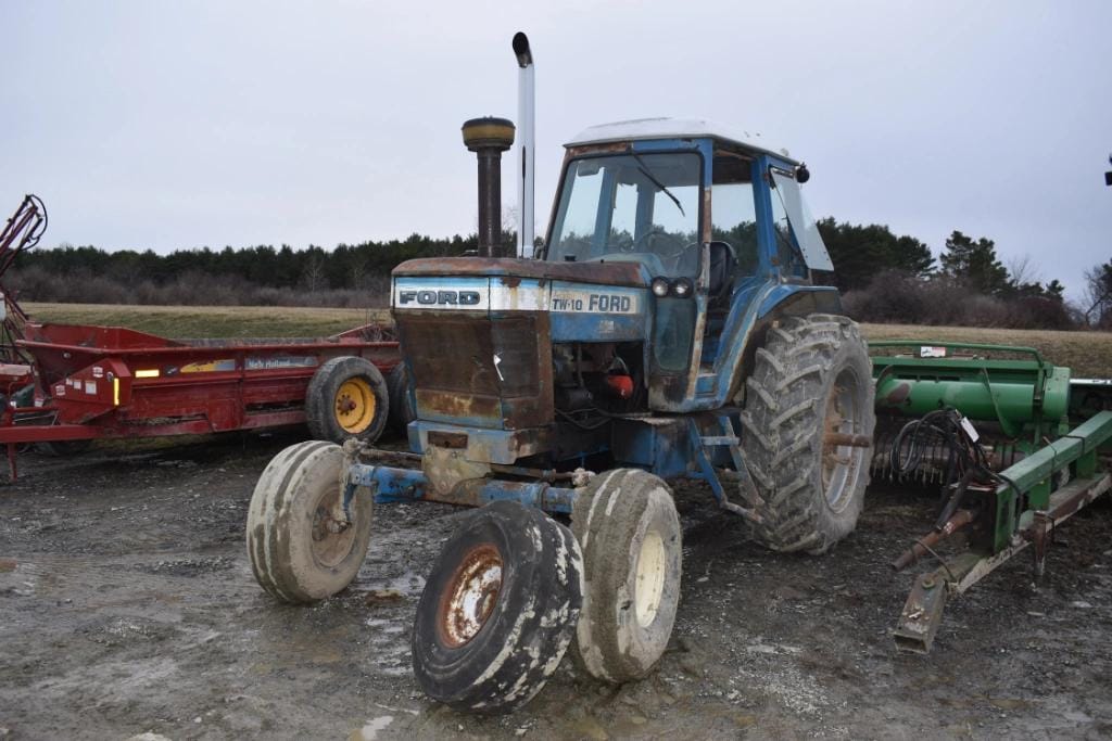 Ford TW-10 Equipment Image0