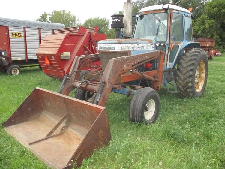 Ford TW-10 Equipment Image0