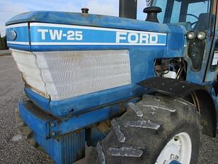 Main image Ford TW-25 10