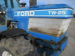 Main image Ford TW-25 15
