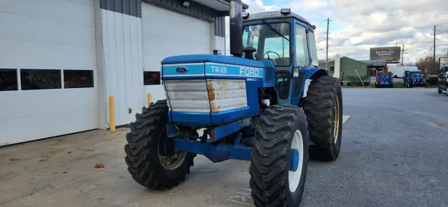 Image of Ford TW-25 equipment image 1