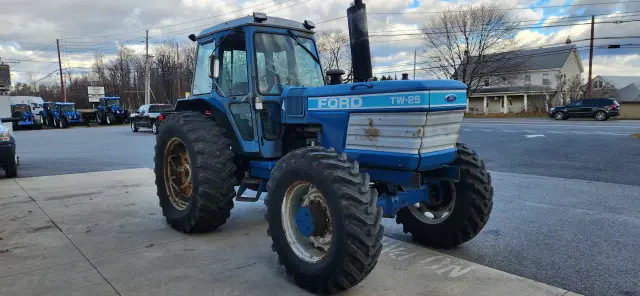 Image of Ford TW-25 equipment image 2