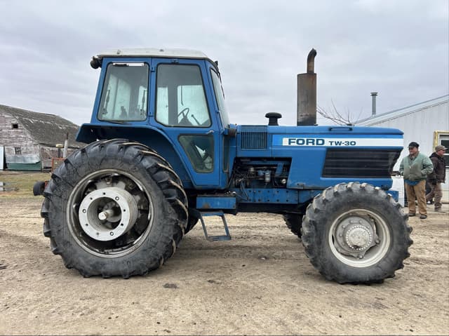 Image of Ford TW-30 equipment image 3