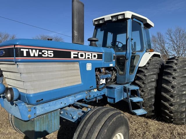 Image of Ford TW-35 equipment image 2