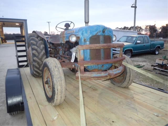 Image of Fordson Dexta equipment image 1