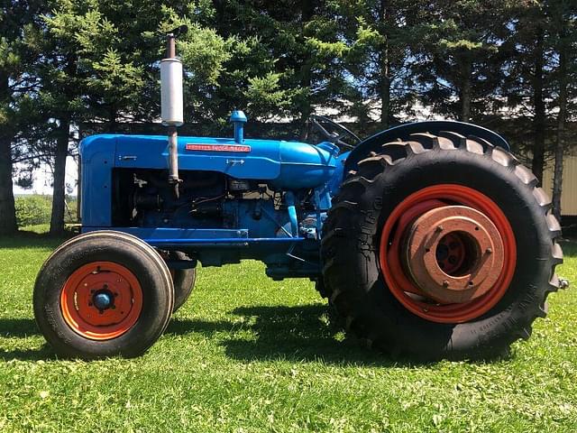 Image of Fordson Super Major equipment image 3