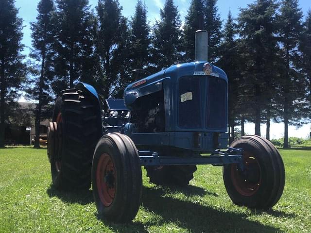 Image of Fordson Super Major equipment image 2