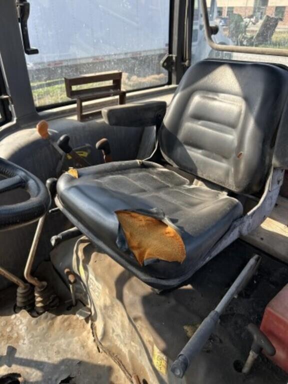 Image of Foton 824 equipment image 3