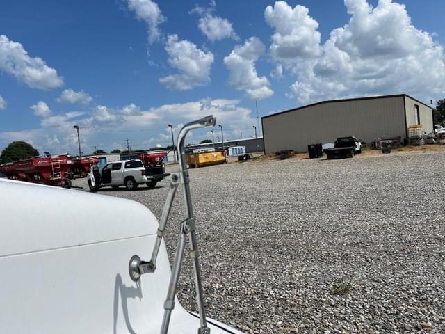 Image of Freightliner CST120 equipment image 4