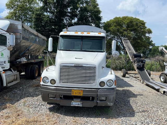 Image of Freightliner CST120 equipment image 2