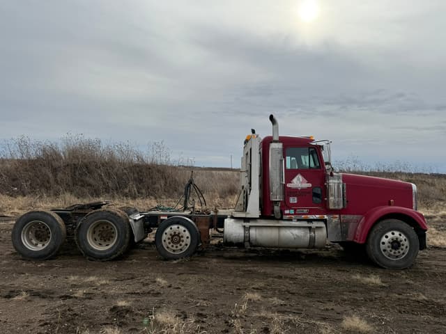 Image of Freightliner Classic XL equipment image 3