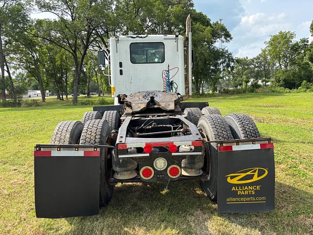 Image of Freightliner 122SD equipment image 3
