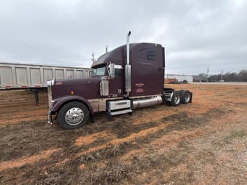 Main image Freightliner Classic