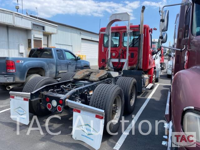 Image of Freightliner Cascadia equipment image 3