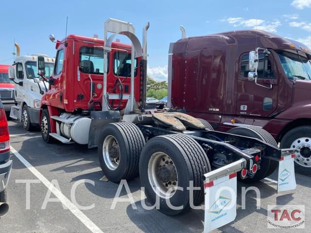 Image of Freightliner Cascadia equipment image 1