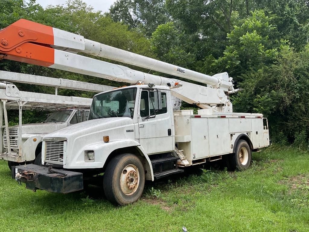 Freightliner FL80 Equipment Image0