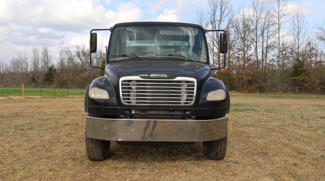 Image of Freightliner Business Class M2 equipment image 3