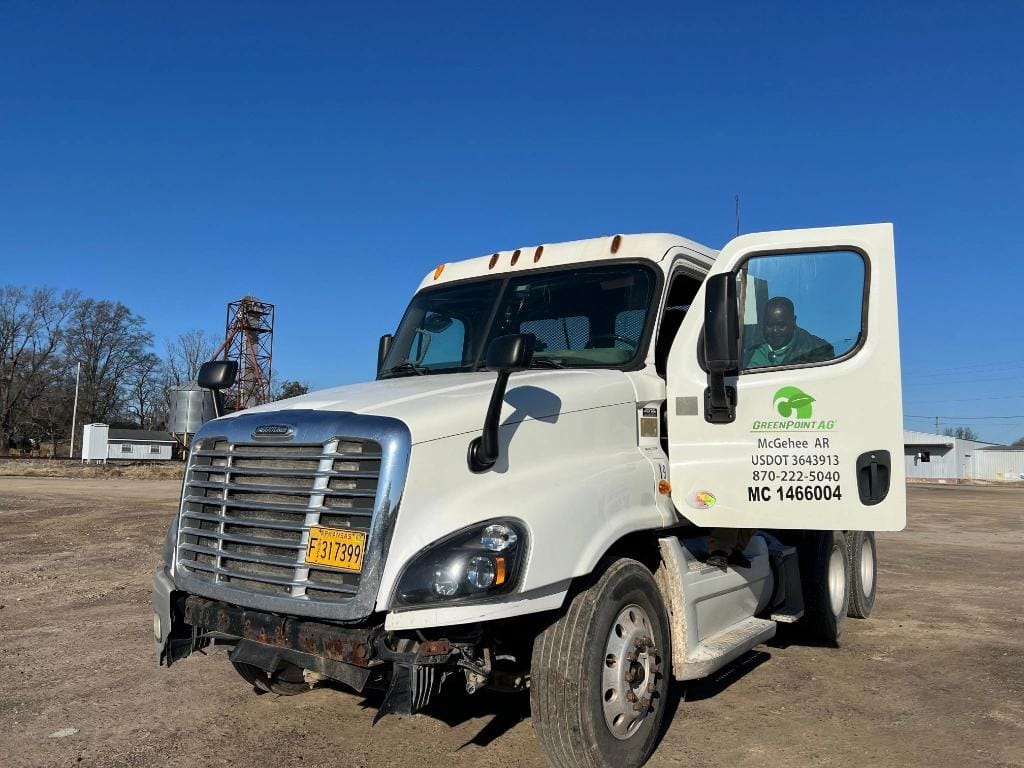 2014 Freightliner Cascadia Equipment Image0