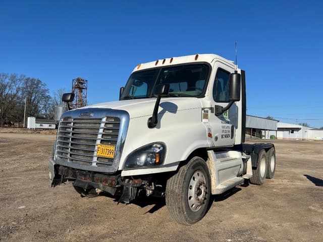 Image of Freightliner Cascadia equipment image 1