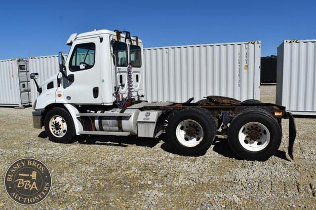 Image of Freightliner Cascadia equipment image 4