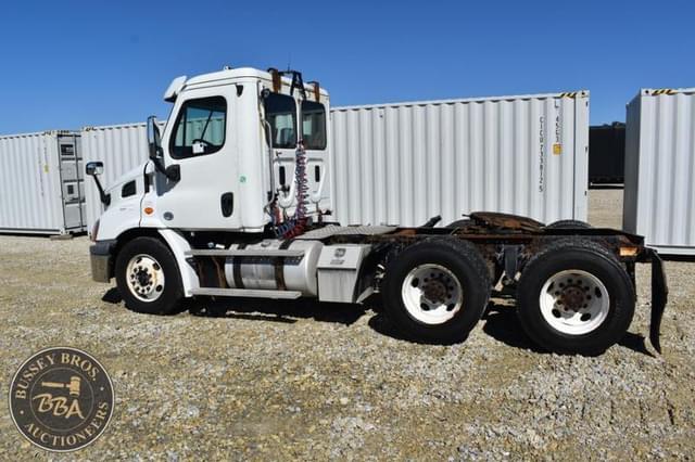 Image of Freightliner Cascadia equipment image 3