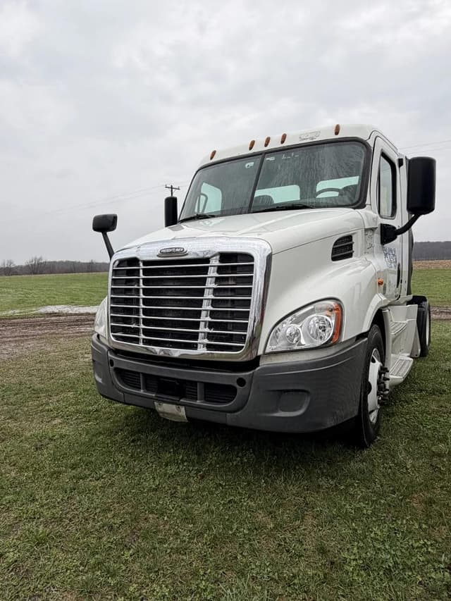 Image of Freightliner Cascadia 113 equipment image 1