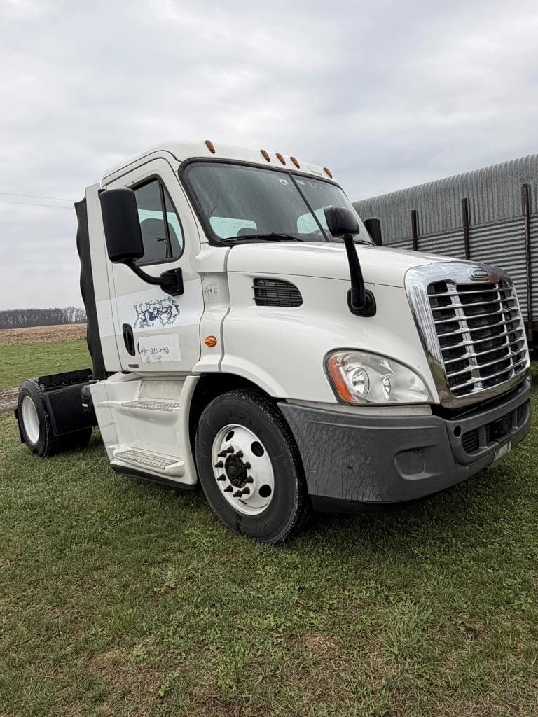 Freightliner Cascadia 113 Equipment Image0