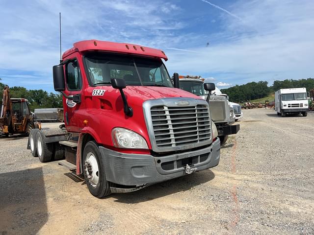 Image of Freightliner Cascadia equipment image 4