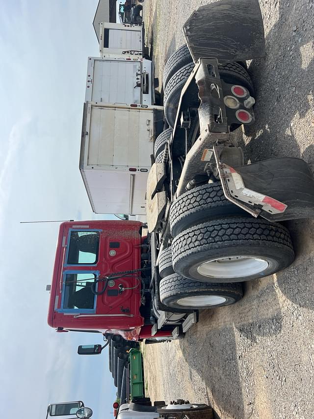 Image of Freightliner Cascadia equipment image 1
