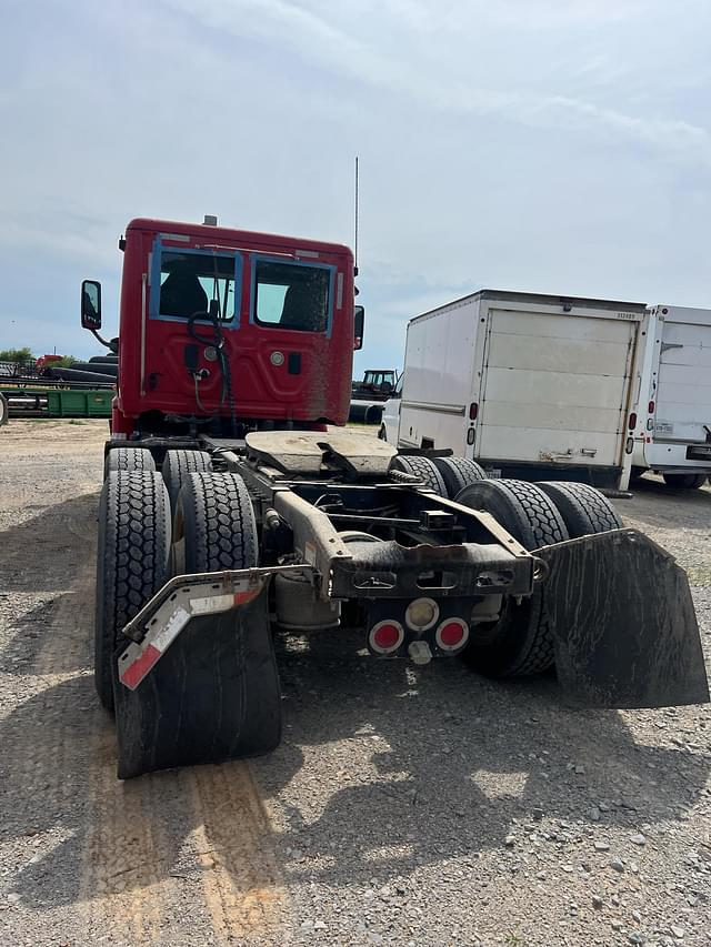 Image of Freightliner Cascadia equipment image 2