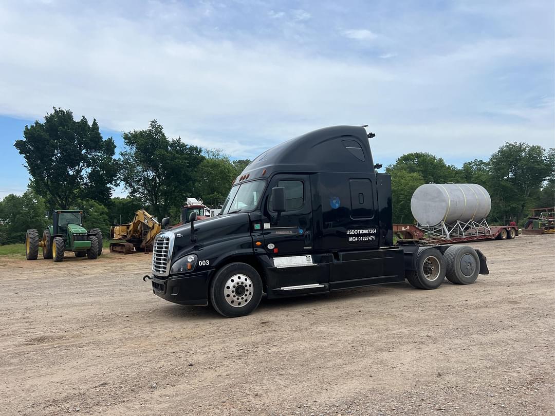 Image of Freightliner Cascadia Primary image