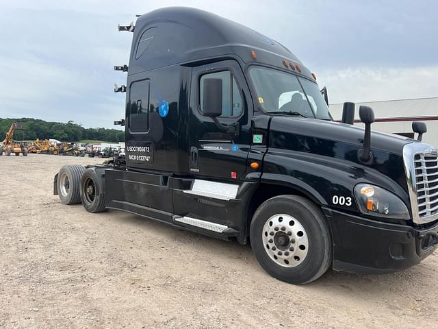 Image of Freightliner Cascadia equipment image 4