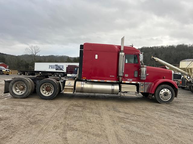 Image of Freightliner Classic equipment image 4