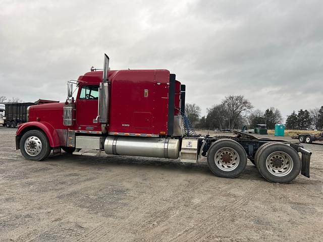 Image of Freightliner Classic equipment image 1