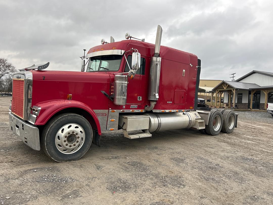 Image of Freightliner Classic Primary image